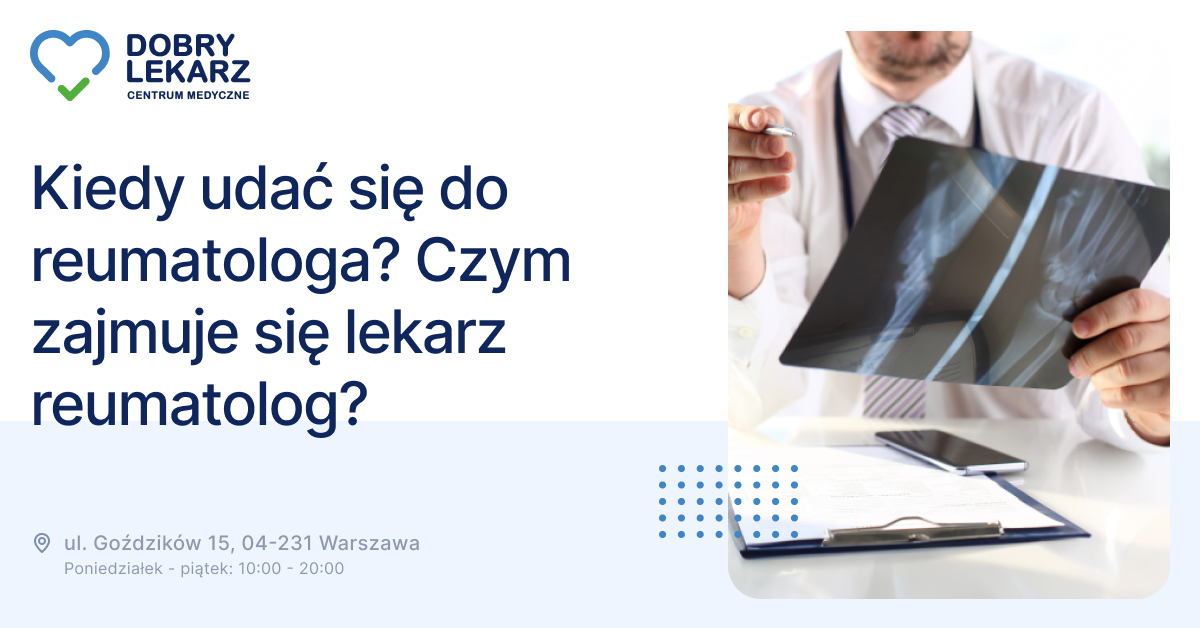 Lekarz ogląda zdjęcie RTG dłoni obok tytułu wpisu o wizycie u reumatologa